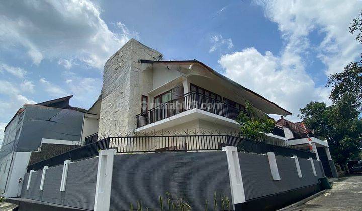 RUMAH MEWAH POSISI HOOK DEKAT UGM DI NGAGKLIK SLEMAN  1