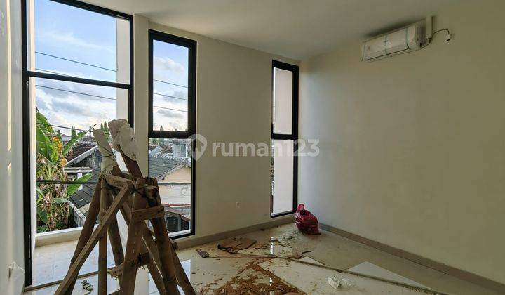 Rumah Baru Modern Minimalis 2 Lantai Dekat Hyatt Hotel Yogyakarta  4