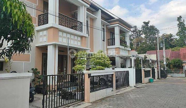 Rumah Modern dalam perumhan di Tajem Sleman dekat Unriyo 1