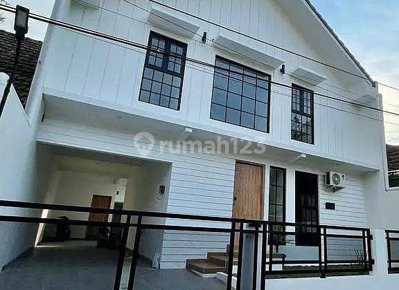 RUMAH SCANDINAVIAN DI JALAN KALIURANG NGAGLIK SLEMAN DEKAT UII 2