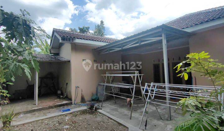 RUMAH ASRI DAN SUPER LUAS DI BERBAH SLEMAN DEKAT EXIT TOLL  2