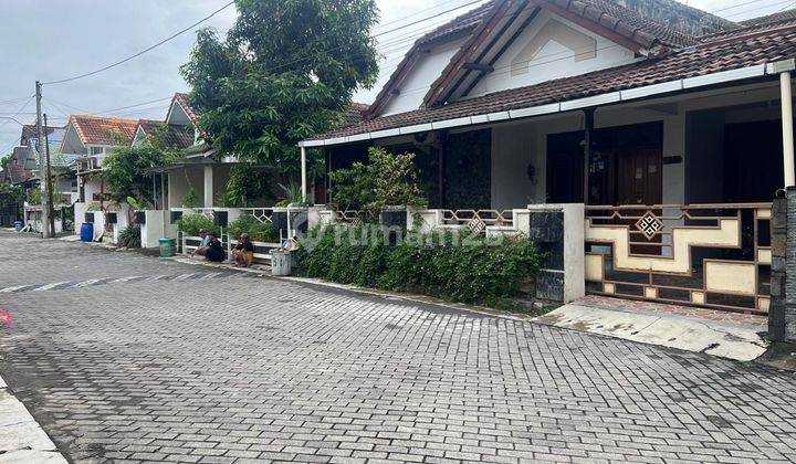 Rumah Dalam Komplek Aman Banjir Di Purwomartanikalasan Sleman  1