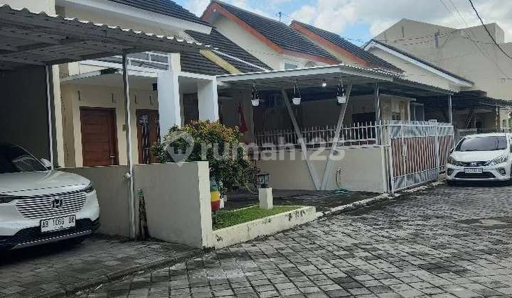 Rumah Cantik Aman Banjir Di Banguntapan Bantul.dekat Jec 