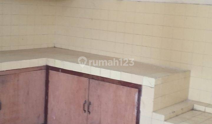 Rumah di tengah kota bergaya kolonial cocok dibuat cafe 11
