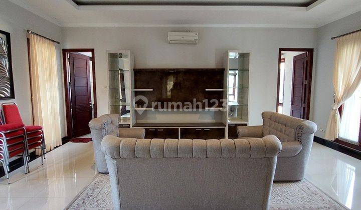 Bale Hinggil Residence. 8