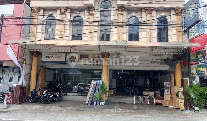 For Rent Strategic Location Business Space