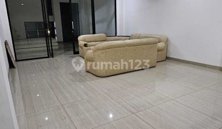 Shop House in Taman Tirto 2 Complex Shop House in Taman Tirto 2 Complex