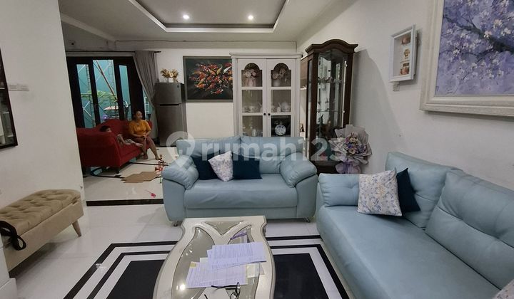 Bale Hinggil Residence 2