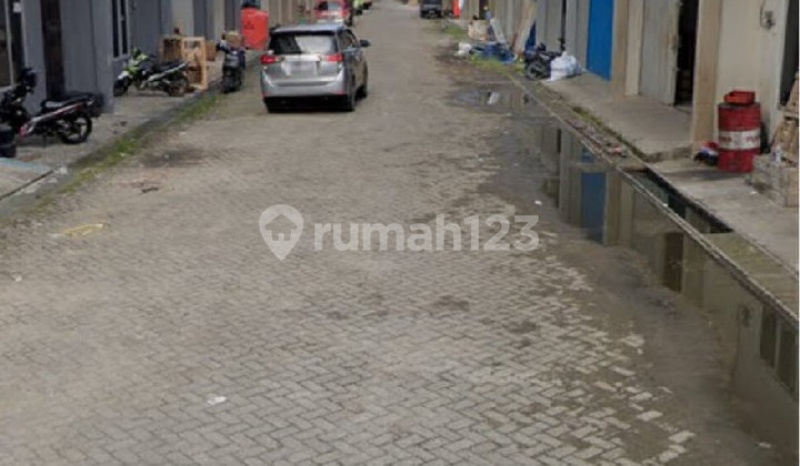 Strategic Warehouse on Jl. A. Yani Pontianak