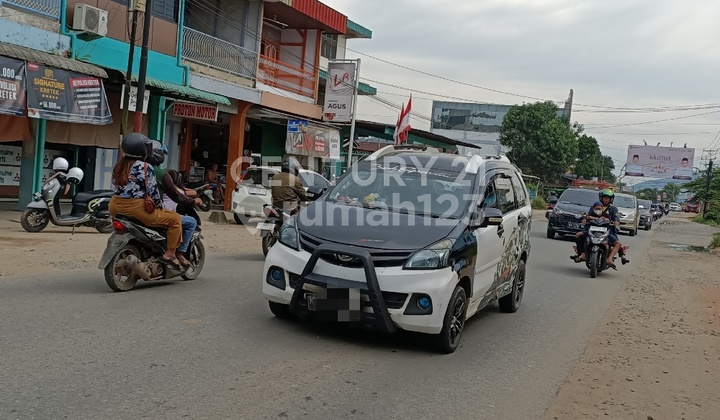 Strategically Located 2-Storey Shop House on Jl Padang Pasir Sakkok, Singkawang City Center 2