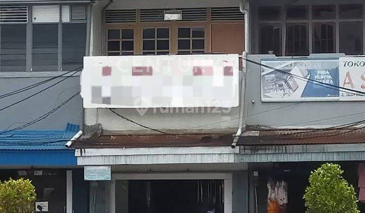 Ruko 3 Lantai Dengan Lokasi Strategis Di Jalan Gajahmada 1