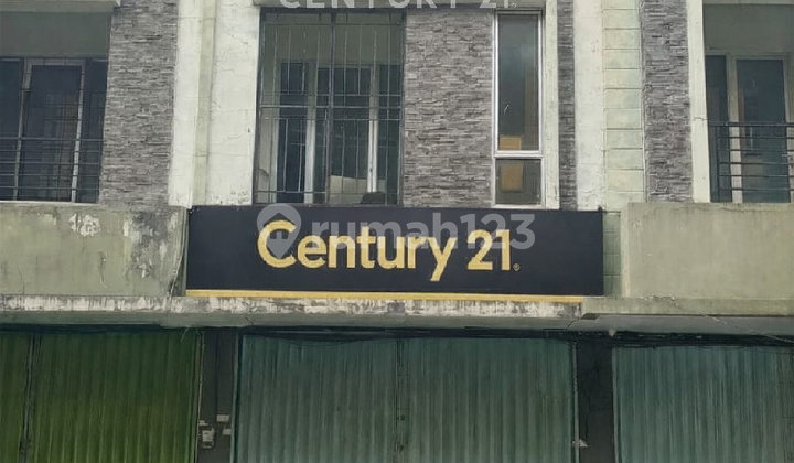 Strategic Commercial Building in Perdana Street, Pontianak City