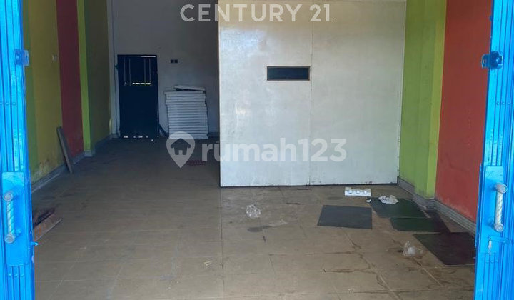 Cheap and Cheerful Shop House Suitable for Business and Office in Pontianak 2
