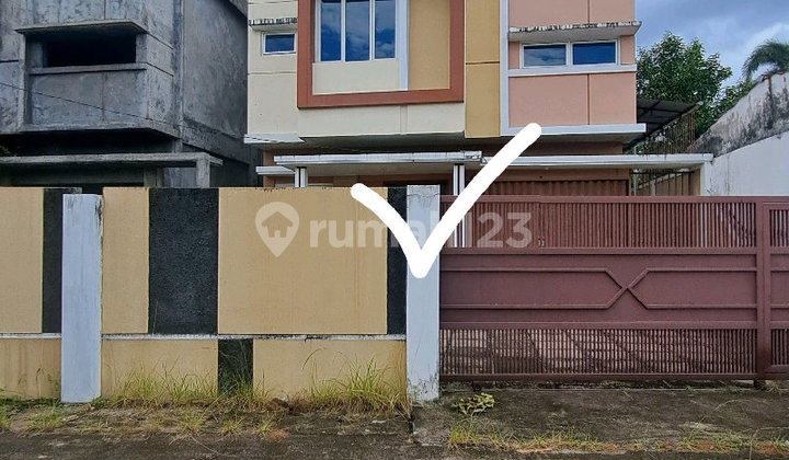 Rumah Mewah Baru 2 Lt Tengah Kota Jl Seram Pontianak Rumah Mewah Baru 2 Lt Tengah Kota Jl Seram Pontianak