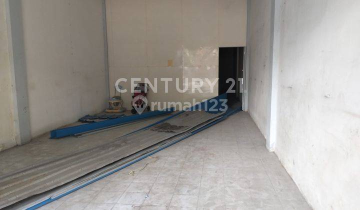 Ruko 2 Lantai Siap Pakai Jl. Komyos Soedarso Area Padat Penduduk 2