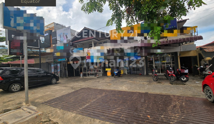 Strategic Shop House Busy in Pontianak with Business Bonus of Hundreds of Millions