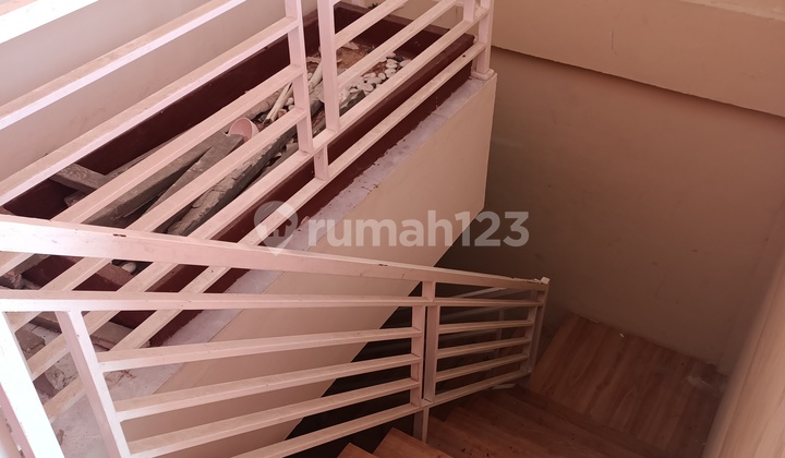 Strategic 2-Story Shophouse on Pemuda Street, Singkawang City Center Strategic 2-Story Shophouse on Pemuda Street, Singkawang City Center