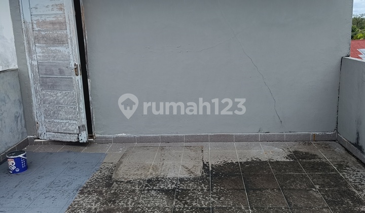 Strategic Commercial Building on M. Yamin Street, Kotabaru - Perdamaian, Ideal for Business 2