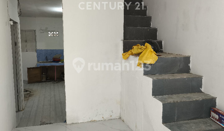 1-Story Ready-to-Occupy 1/2 House in Roban Perumnas, Singkawang City 2