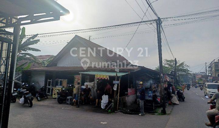 RUMAH DI TEPI JALAN, DI JALAN PUTRI DARA HITAM  1