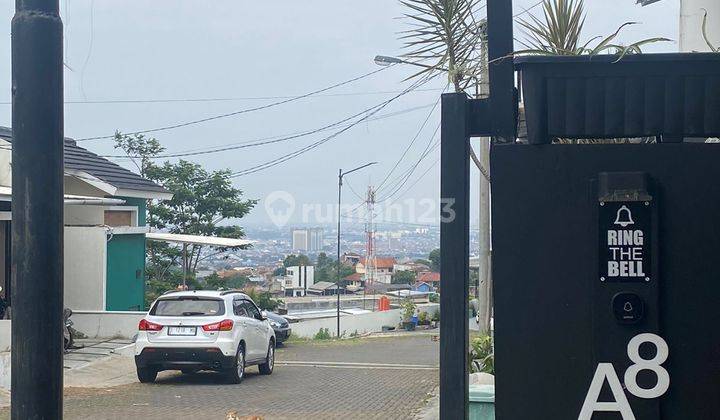 Rumah 3 Lantai SHM Bandung City View Sudah Renovasi  2