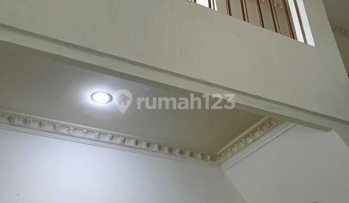 House for Sale in Karawaci 2
