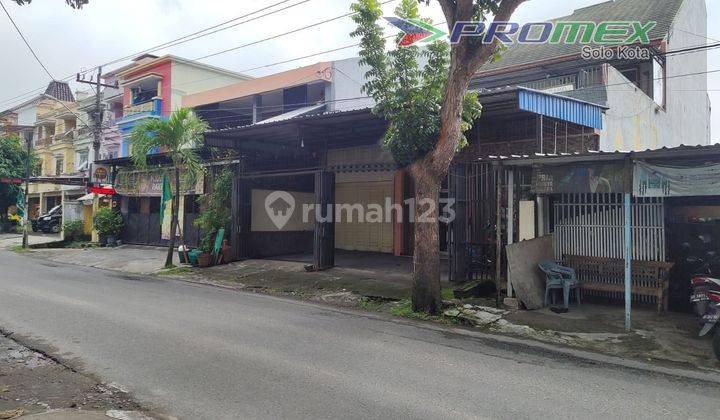 Rumah Bagus Siap Ditempati Semi Furnished Klodran Karanganyar  2