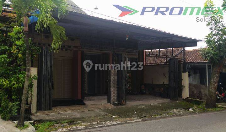 Rumah Bagus Siap Ditempati Semi Furnished Klodran Karanganyar  5