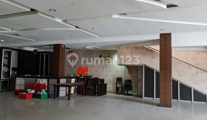 Resto siap pakai di tengah kota Jebres Solo 6
