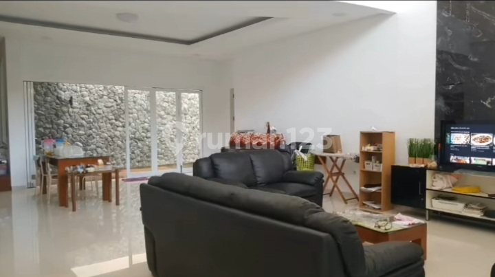 Rumah Bagus Keren 2Lt di Tengah kota Solo 1