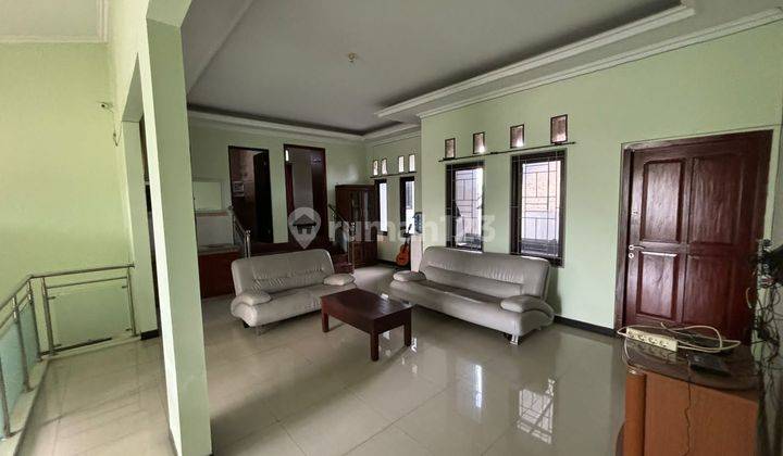 Dijual Rumah Hoek di Turangga, Strategis 1