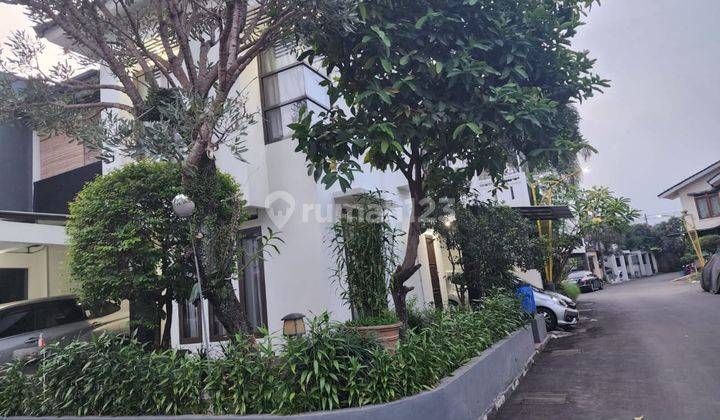 Dijual Rumah Sudut Belleza Residence, Antapani 1