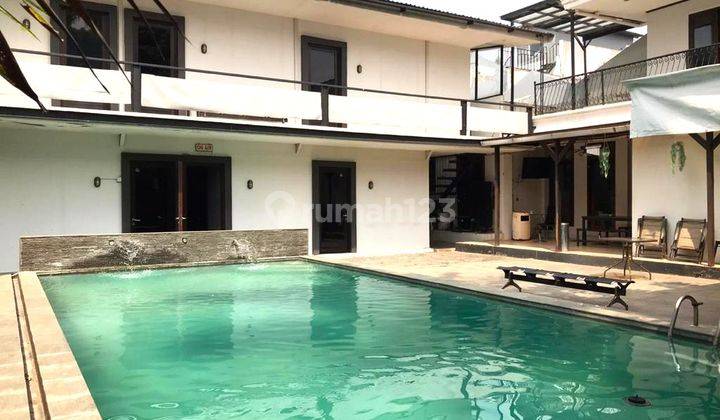 Rumah Ada Kolam Renang di Kemang Tropical Modern 1