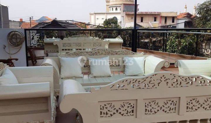 Hunian bergaya American Classic fully furnished siap huni 2