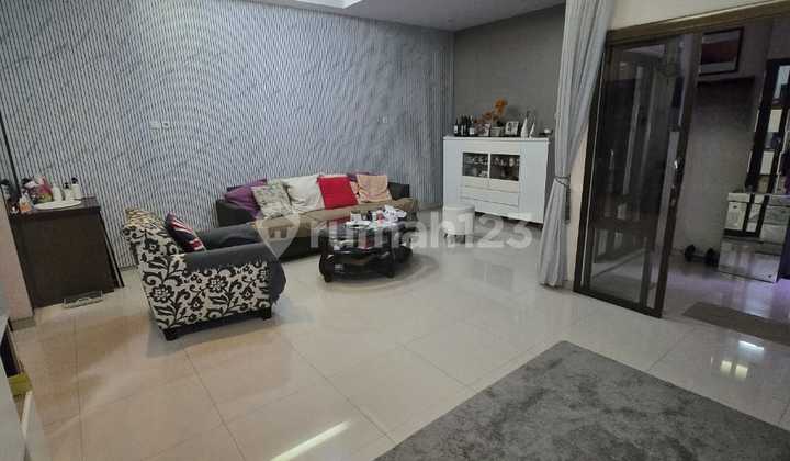 Nice 2.5-Story House Ready to Occupied in Sayap Lengkong, Bandung City 2