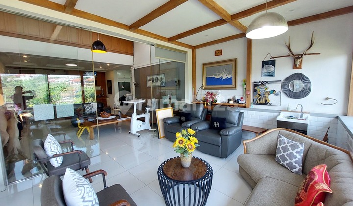 Rumah Asri dan Nyaman di Ciumbuleuit Hegarmanah, Bandung