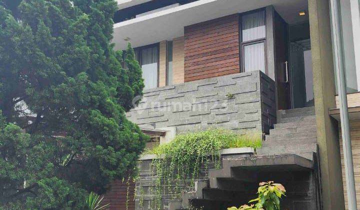 Rumah Luas Besar di Singgasana Bandung 1