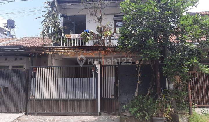 Rumah 2 Lantai Terawat di Taman Holis Kota Bandung 2