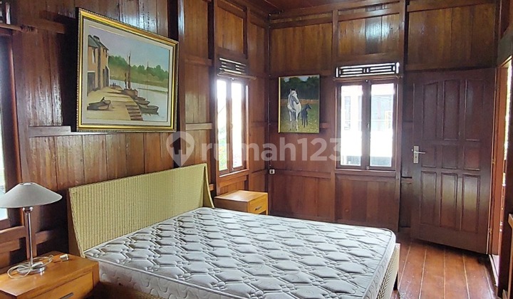 Rumah Konsep Kayu Asri di Kawasan Pondok Hijau