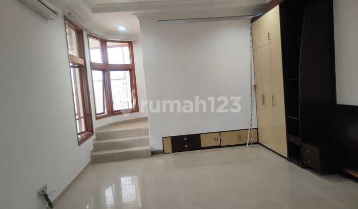 Rumah Baru Renovasi 2 Lantai di Lokasi Premium Singgasana Bandung Rumah Baru Renovasi 2 Lantai di Lokasi Premium Singgasana Bandung