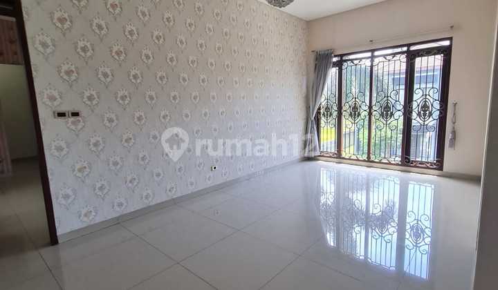 Rumah Bagus 2 Lantai Terawat Siap Huni di Batununggal Asri