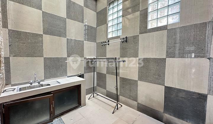 Rumah 3 Lantai Terawat Lokasi Strategis di Batununggal Bandung 2