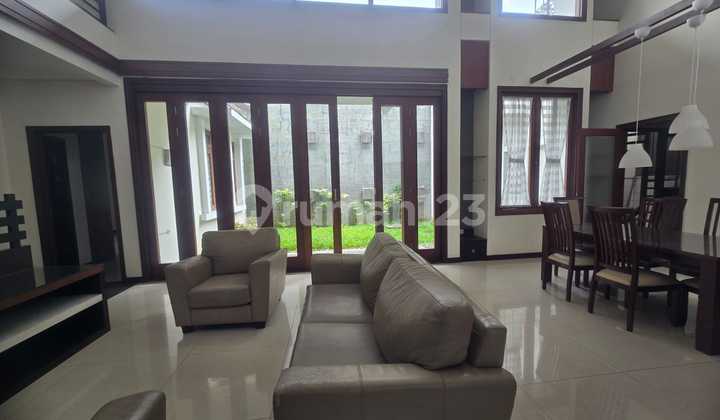 Rumah Bagus Terawat 2 Lantai di Setraduta Bandung