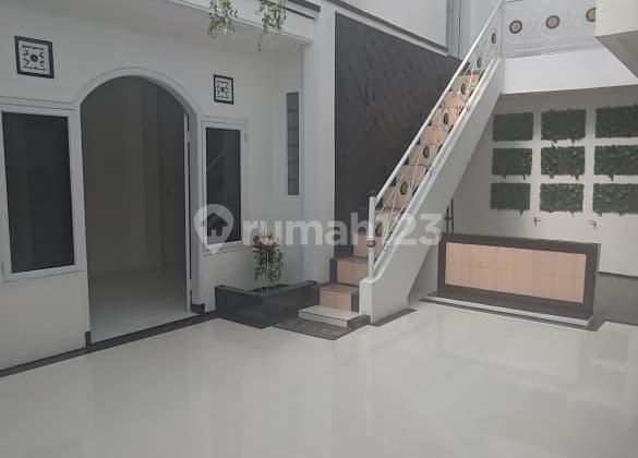 Rumah Bagus Terawat 2 Lantai di Margacinta Buah Batu Kota Bandung