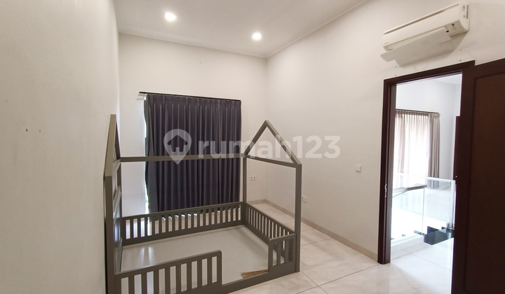 Rumah Mewah Nyaman Semi Furnished Di Kawasan Elit Batununggal 2