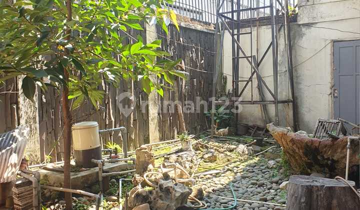 Rumah Hitung Tanah Luas di Jalan Naripan Kota Bandung