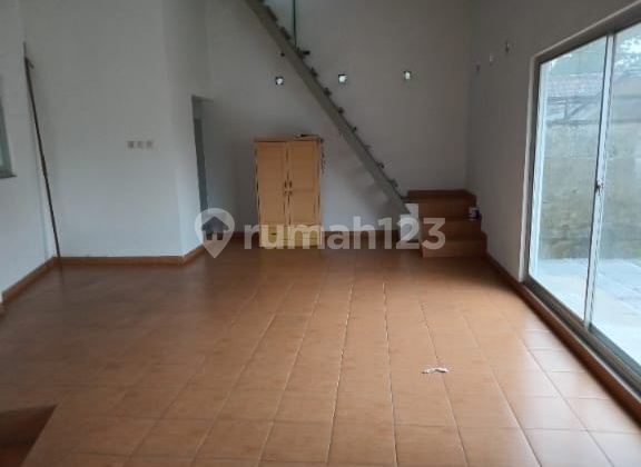 Dijual Rumah Ngantong Sayap Pajajaran