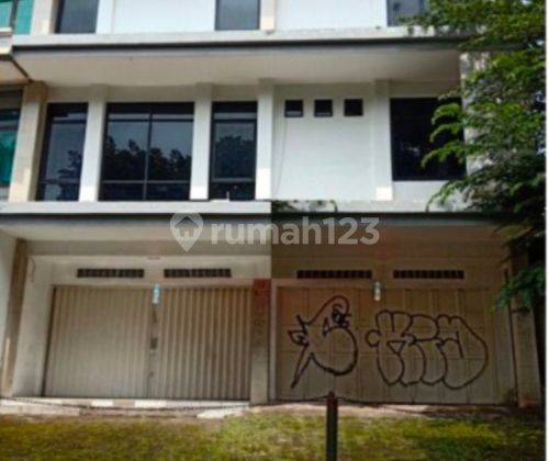 Ruko 3 lantai daerah ramai 1