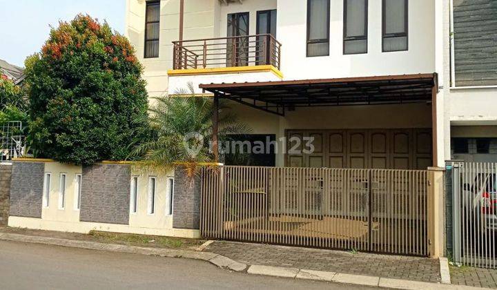 Rumah Bagus 2 Lantai di Singgasana Pradana 1