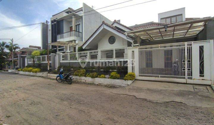 Rumah Bagus 2 Lantai Sipa Huni di Riung Bandung 2